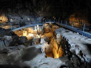Το σπήλαιο της Θεόπετρας στα Τρίκαλα