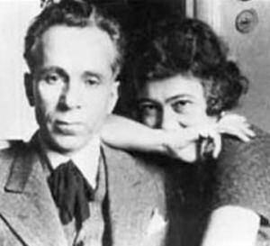 Ο Βάρναλης με τη γυναίκα του από το 1929 Δόρα Μοάτσου